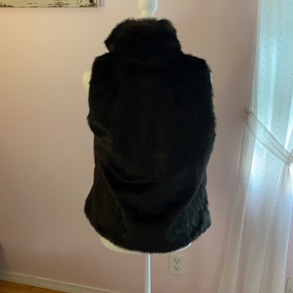 Black fur Vest (faux fur) Excellent condition - Picture 3 of 5